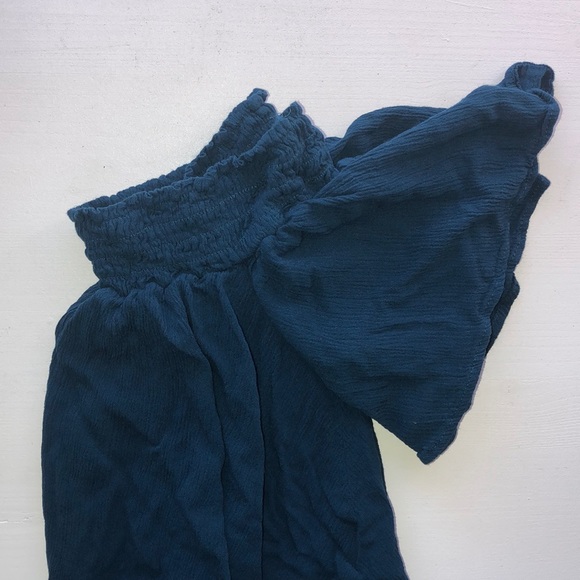 KIMCHI BLUE UO | off the shoulder smocked crop top - Picture 6 of 8